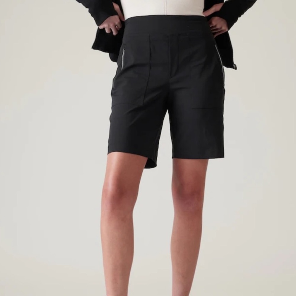 Athleta Trekkie North Bermuda Shorts Mid Rise Outdoor Hiking Work Out Wicking